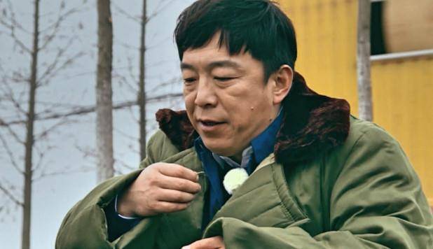 《极限挑战》首播热度飙升,黄渤三个细节圈粉,哪有半点影帝架子