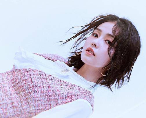 《烈火军校》未播完,许凯又一部新剧将袭,女主美貌媲美短发白鹿