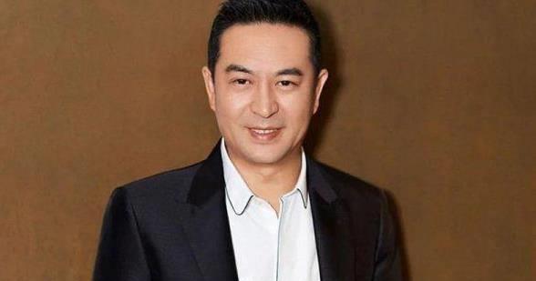 张嘉译大器晚成,婚后一直没有绯闻,与王海燕恩爱有加_老婆_工作_杜珺