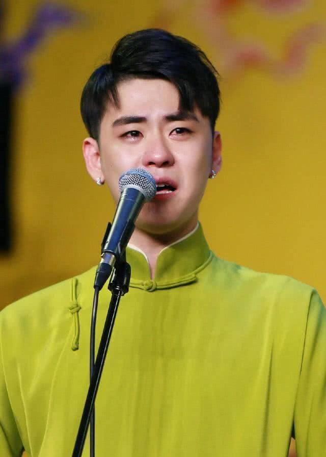 张云雷现场跟罗琦合唱了《随心所欲》,并把他赖以成名的北京小曲《探