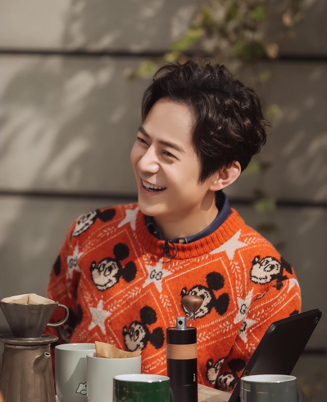 何炅撒贝宁一路保送,张新成被高校抢,他们少年时有何"背景"_时候_工作