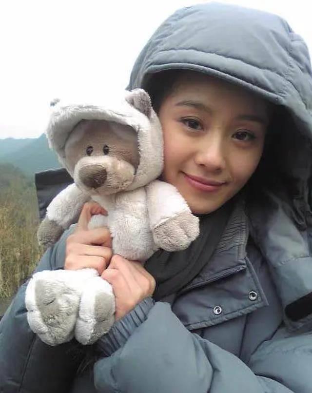 原来,这是刘诗诗20多岁时的生活照.
