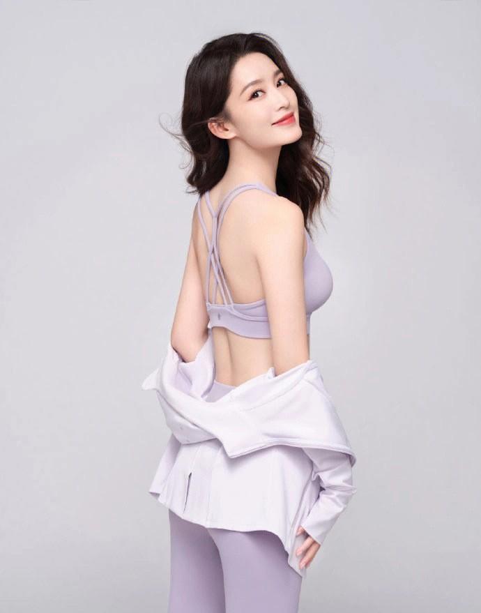 李沁:整组照片美爆了,甜美的笑容令人心动_漂亮_运动服_白色