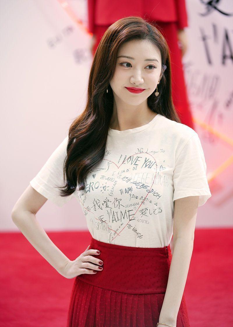 景甜气质甜美,长相温柔,身穿一袭浅蓝色网纱真的太仙气了_裙子_设计