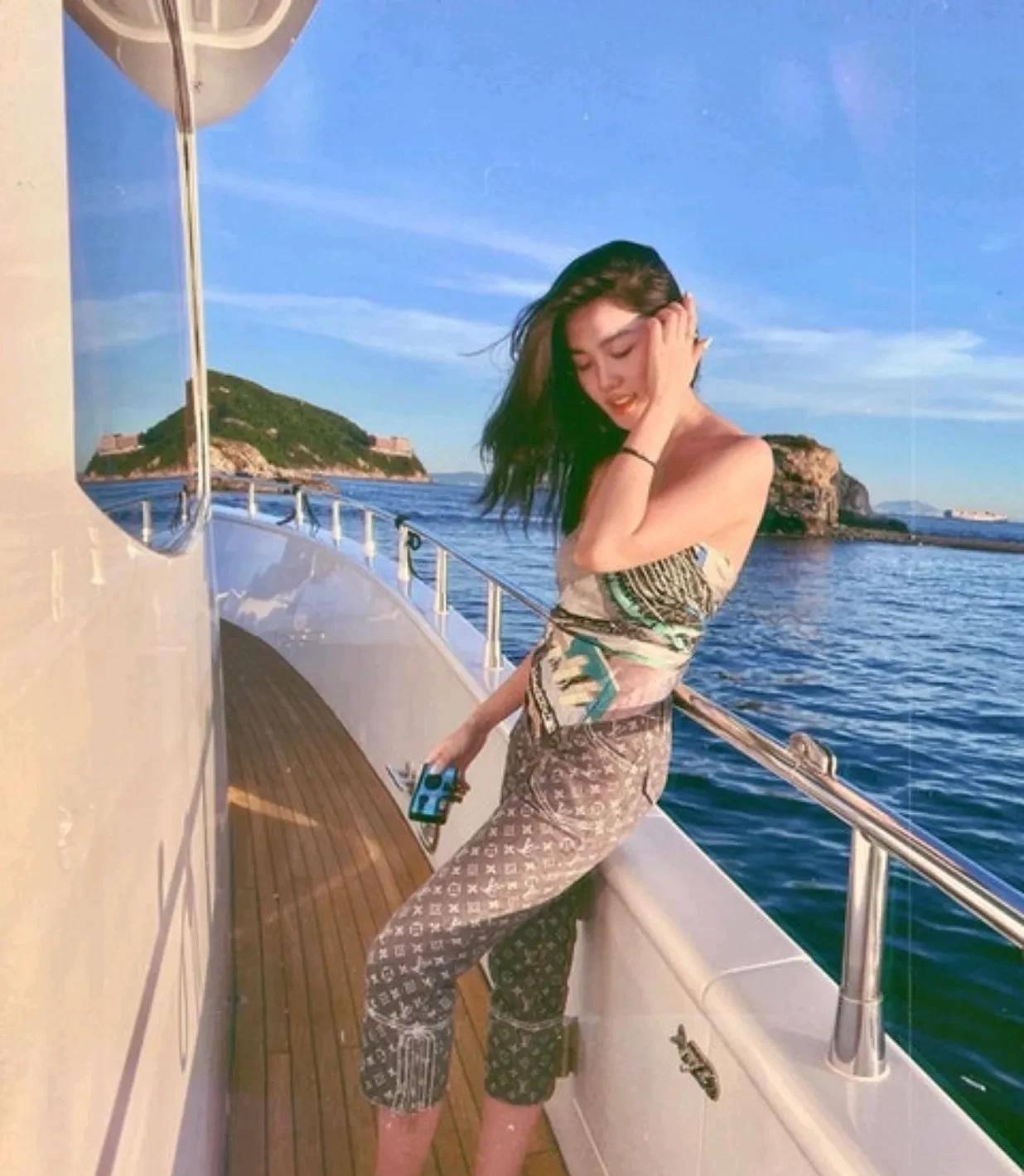 准老婆汤洛雯修身成功-晒沐浴照窦姐汤乐瑶连载性感泳装照_比基尼