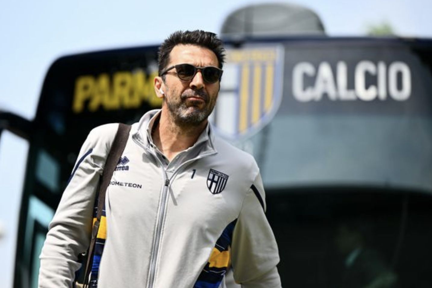 传奇谢幕,45岁布冯即将宣布退役,结束28年生涯!_帕尔马_未来_世界杯