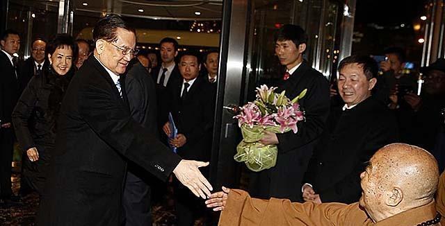 而妈妈则是东北人,连方瑀又是江西籍,长女连惠心和次子连胜武两个人生