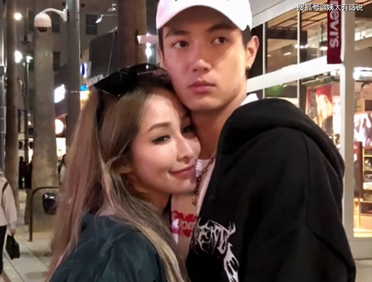 李玟葬礼现场,44岁萧亚轩崩溃痛哭:"我们天堂见"_感情_男友_coco