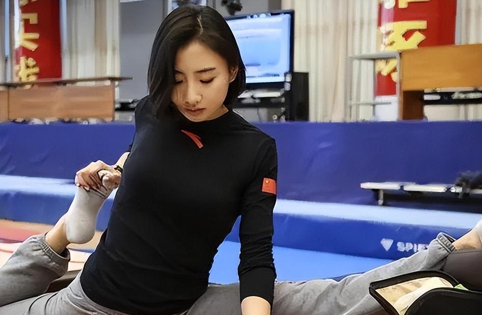 怀胎30周办婚礼,却含泪处理婆家娘家矛盾_何雯娜_训练_蹦床