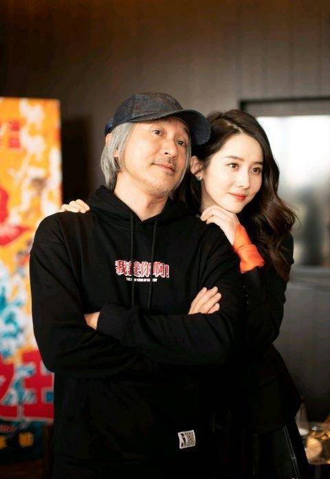 最近出场的花魁,不仅之前是女主播,还是新一代星女郎_景如洋_周星驰