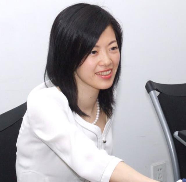 这位"it美女"就是张琰,她出生在浙江的一家公务员家庭里面,她从小吃喝