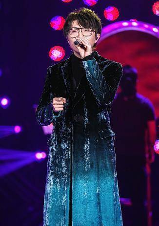 《我是歌手》黄霄云奇袭成功,毛不易竟然落败,赛制公平遭到质疑_高音