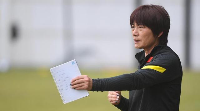 為什么不能輕易更換水慶霞作為中國女足主教練？