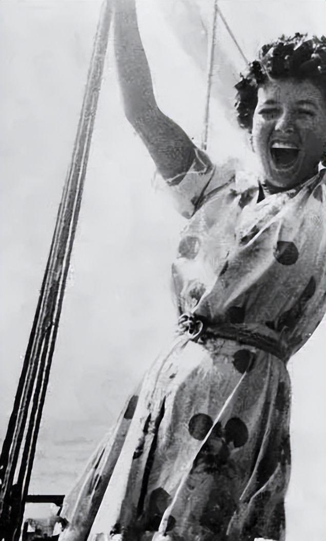 墨索里尼的情妇克拉拉:10岁生情20岁献身,人生离谱死后当众走光