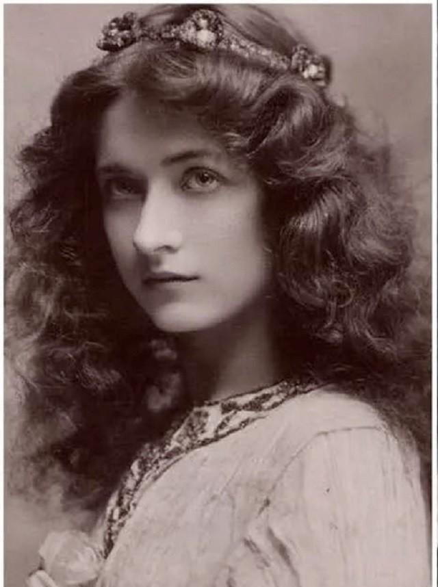 蒙尼尔事件:被母亲囚禁25年_布兰奇_阁楼_家族