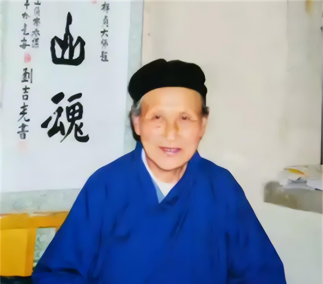 商人找华山女道长曹祥真买药方,曹:我看病不要钱