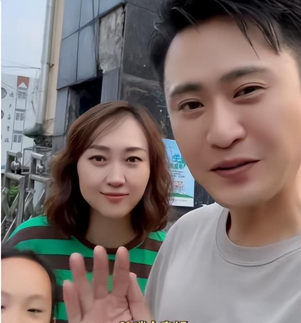 两人一直非常恩爱,之前杨帆一直保护着李松奇的隐私,不让她出现在大众