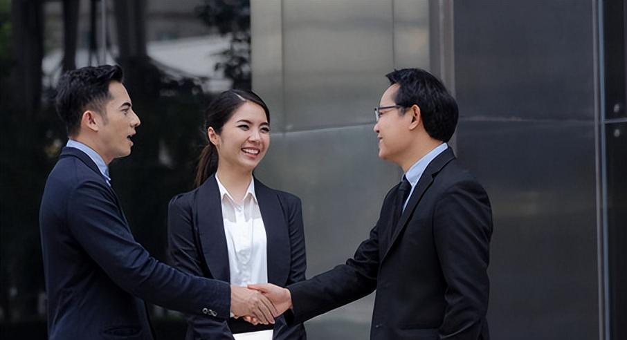 常熟美女顾春芳,靠姿色混入上流社会,4年时间欠17亿,后来怎样了_男人