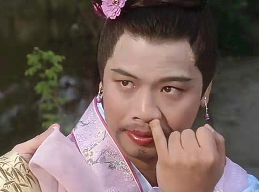 美丽的女子,唐伯虎心中产生了无限美好的憧憬,结果遇到了抠鼻孔的如花