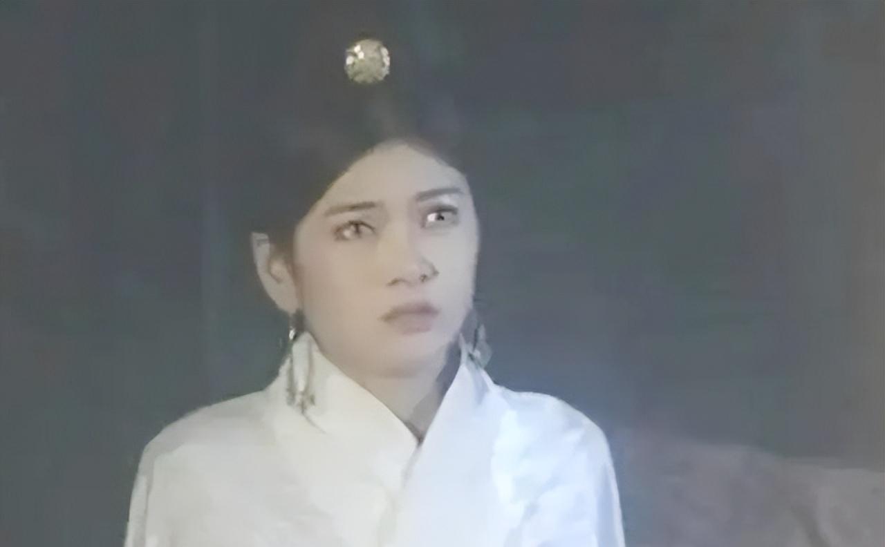 齐庄公被大臣扶持上位,却强占其妻子,为侮辱他把帽子赏赐给别人_崔杼