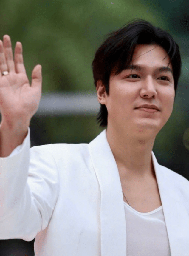 李敏镐近照曝光:欧巴大叔发福,网友调侃韩国酵母威力难挡_形象_哥哥