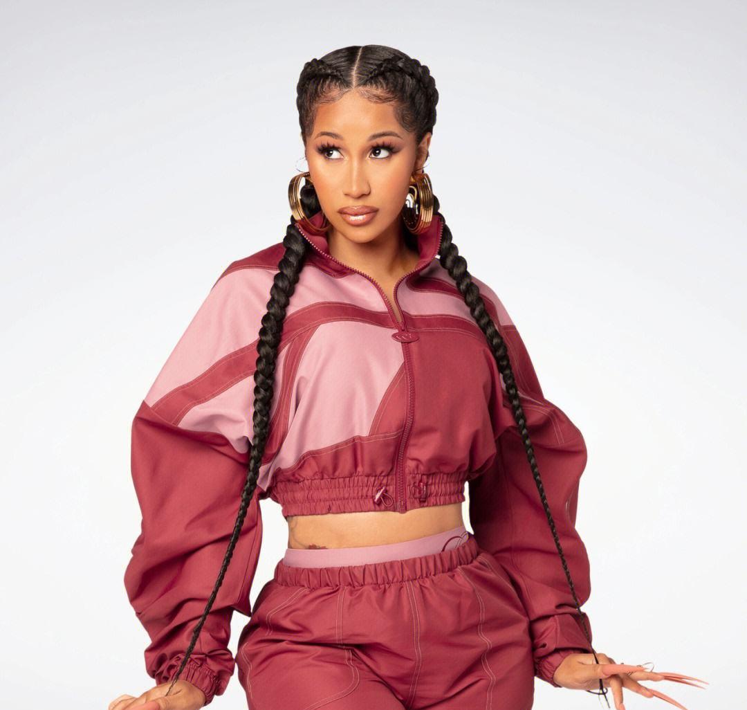 美国女星cardi b表演不穿内裤,扭胯与粉丝互动秀卫生棉条_舞台_演唱会