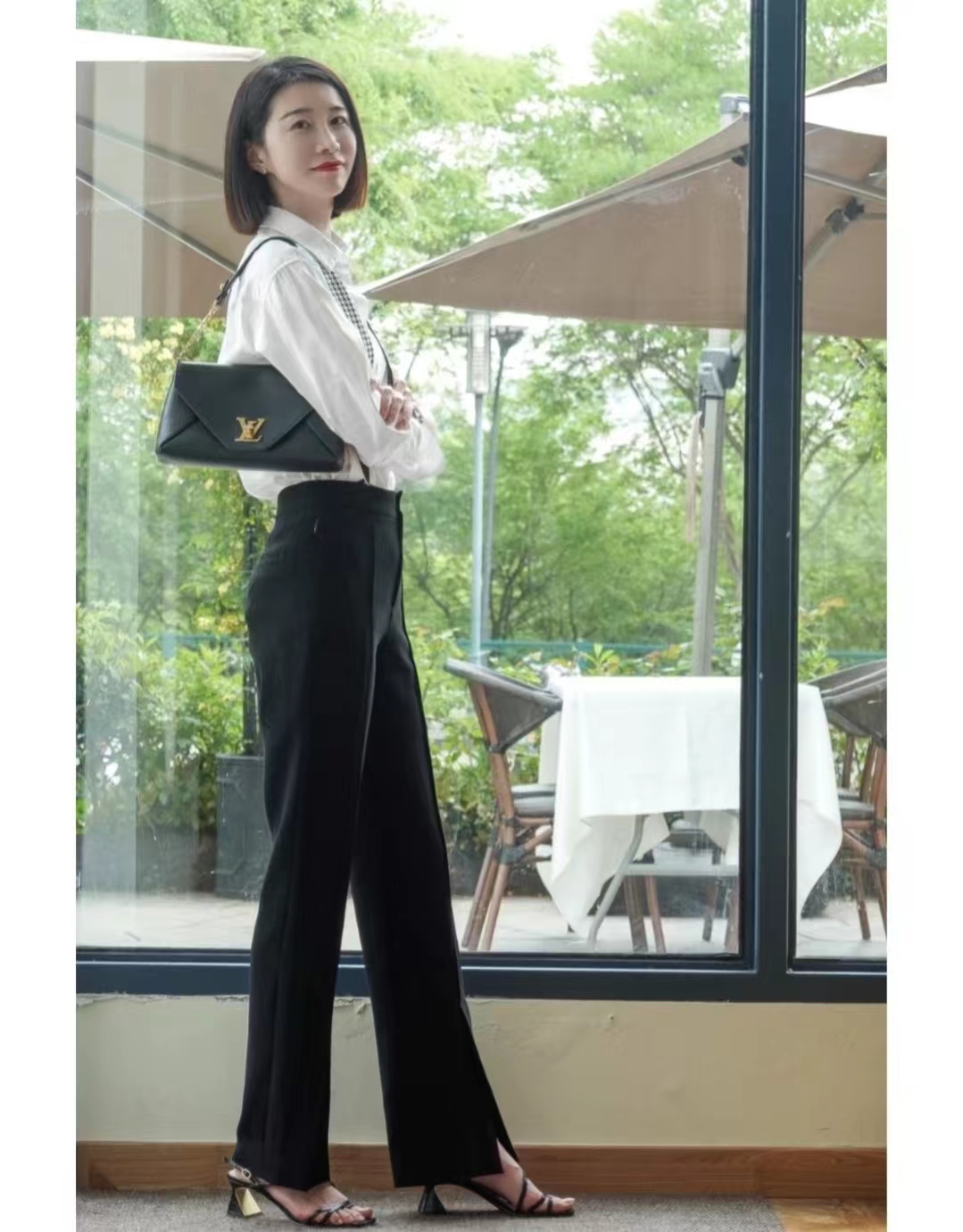 黑裤子搭配白衬衣,优雅气质穿出高级感!