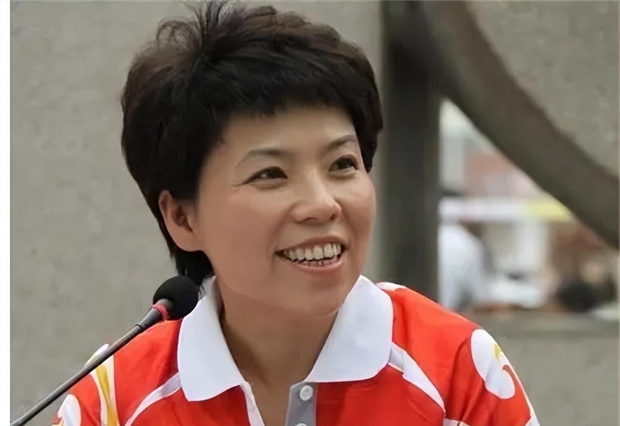 邓亚萍搭档乔红:退役后成王楠教练,如今54岁,结婚后不显老_比赛_乒乓
