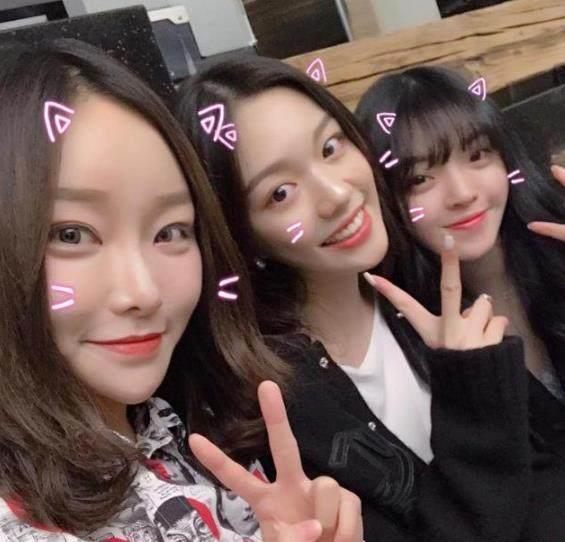 或许更契合这个称呼王文也和她那两个非富即贵的闺蜜比起被称作"京圈