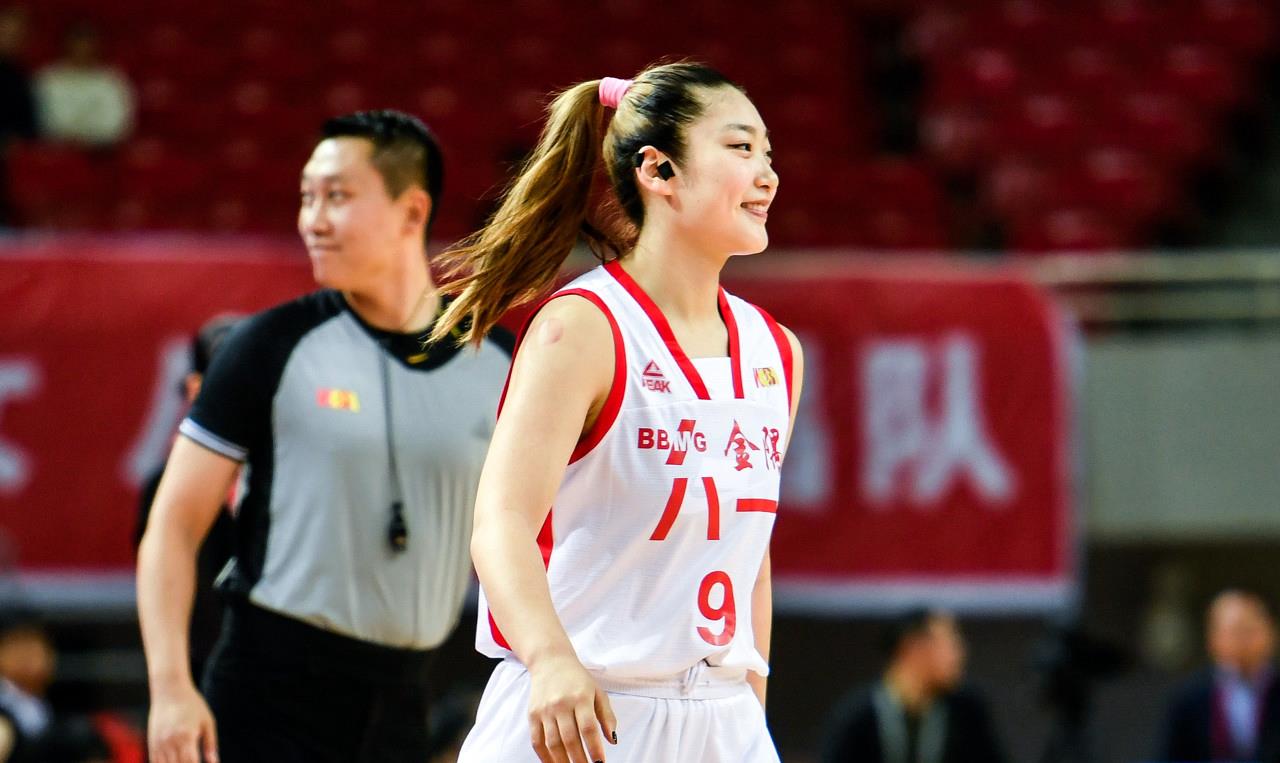 女巨人陈月芳:身高2.