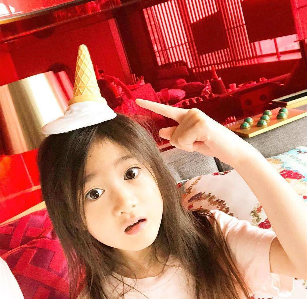 有一种"整容"叫李小鹏女儿,7岁奥莉近照曝光,网友:高攀不起_节目_时分