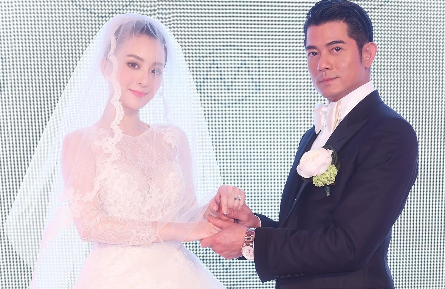 郭富城小22岁娇妻晒照引热议,坐游艇出海大秀身材,大长腿吸睛_方媛