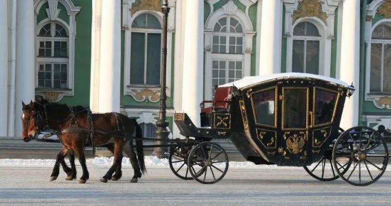 的工匠们制造出了一种又轻又快的四轮车,它便是灰姑娘南瓜马车的同类