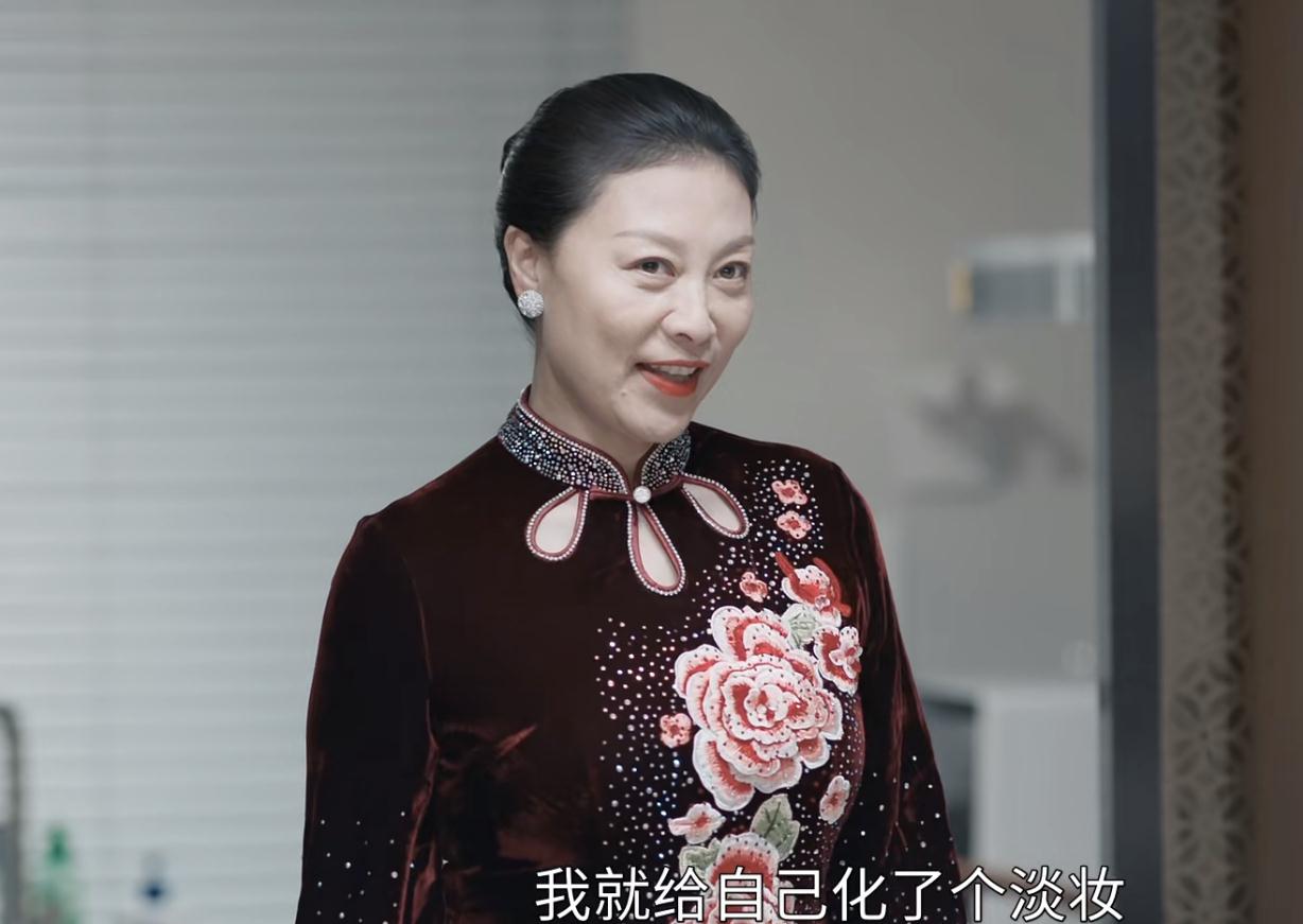 杨子姗"婆婆"原来那么惨:28岁被抛弃,40岁得胃病,42岁遭绑架_岳红