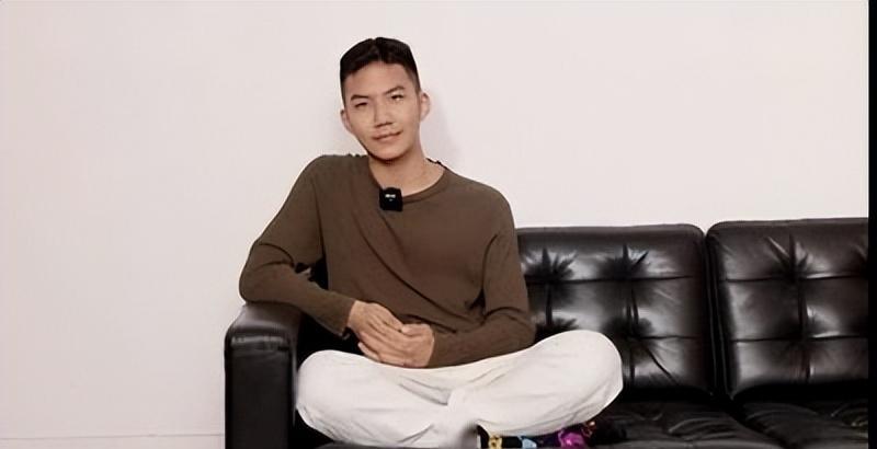 "小霸总"胡皓康:胡军的骄傲,12岁就靠一句话助