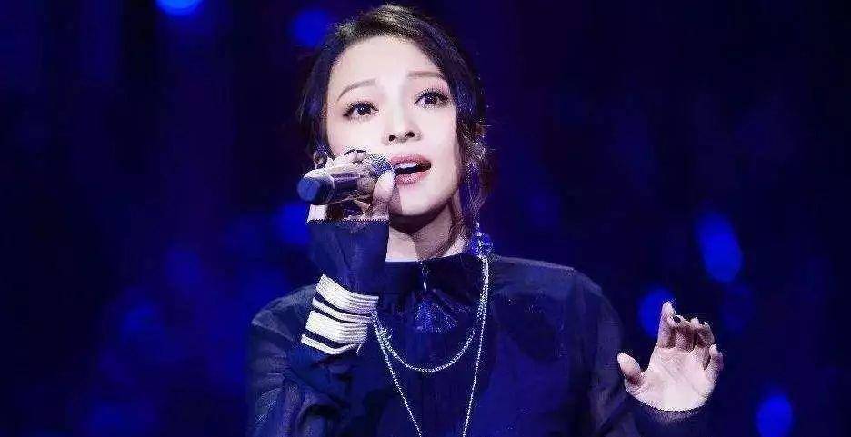 比如2018年那一季,张韶涵的《阿刁》;又比如第三季韩红的《梨花又开放