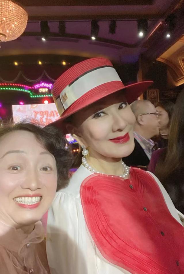 刘晓庆老师百乐门庆70岁生日,生图优雅端庄,众友人欢聚幸福万分