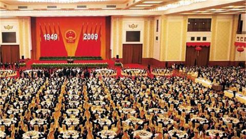 每年国庆都会在北京饭店举行国宴,招待四方宾客,一直延续到1959年