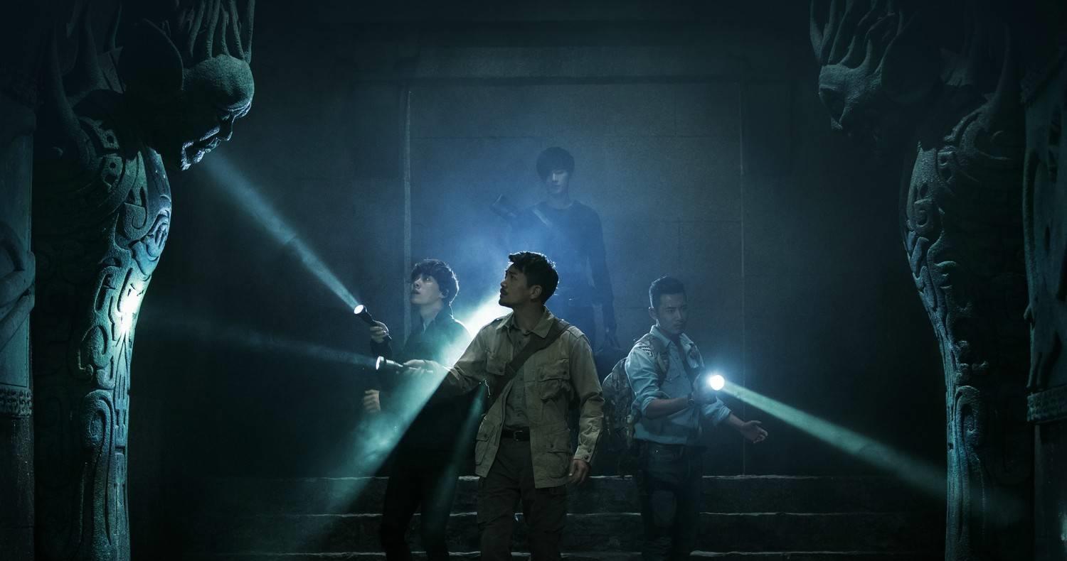 "侯林山一见警察来了立刻换了一副嘴脸,朝着陈占山打哈哈,笑着说道.