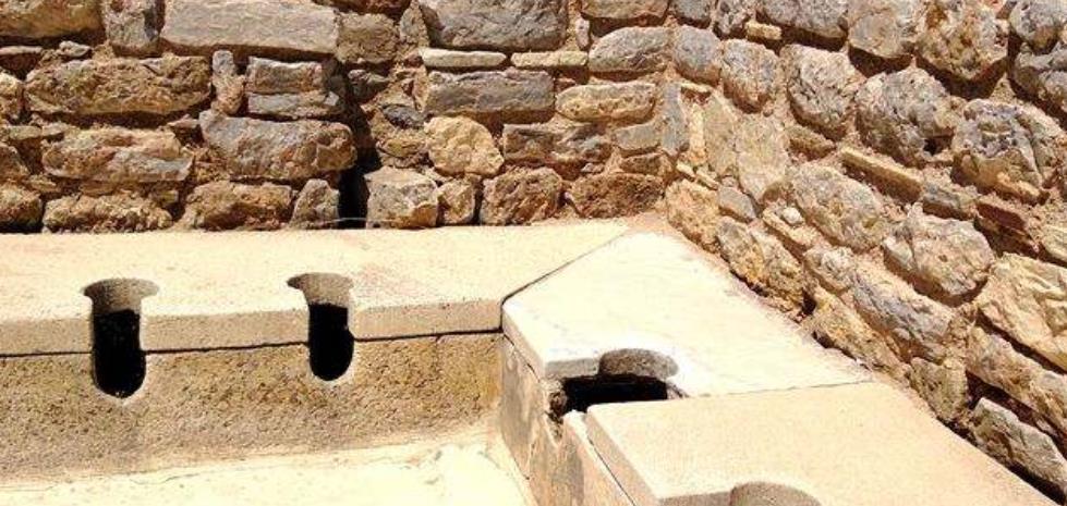 古代中西方公厕文化差异:中国公厕用来赚钱,欧洲公厕用来社交_厕所