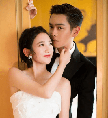 唐艺昕罕晒健身照,穿露腰装秀"巴掌腰"马甲线,脚踝处文身抢镜_张若昀