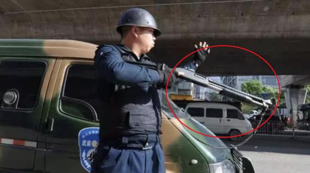 运钞车押运员拿的枪,到底是什么枪?是真的还是假的?_霰弹枪_人员_子弹