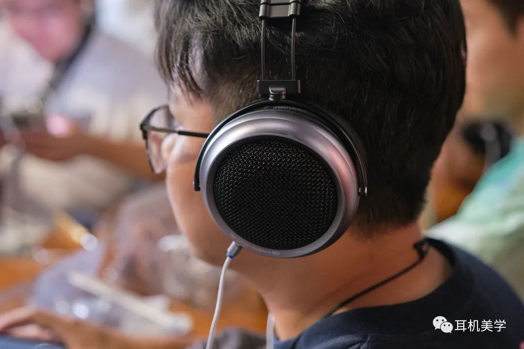 艾巴索现场的器材非常丰富,除了新旗舰dx320max ti播放器,dx320,dx170