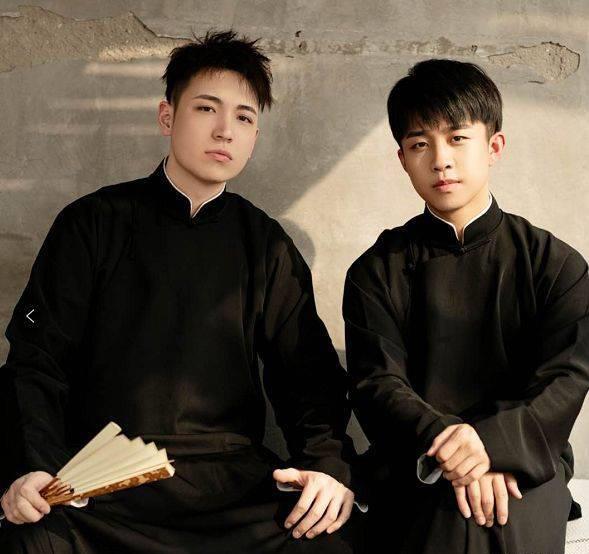 成名后,张九龄的生活引起了大家的注意,因为街头拥吻女友和夜店蹦迪