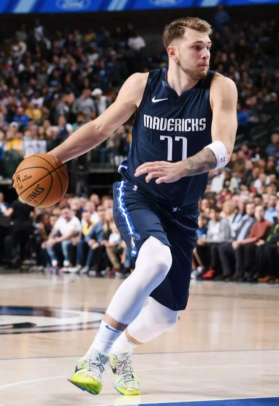 卢卡·东契奇:超出年龄的智慧和时尚度,为篮球界树立了新的标杆_比赛