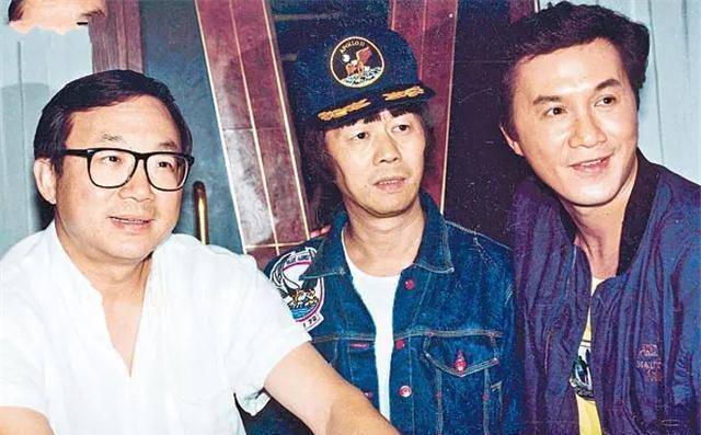 星爷算是他的后辈,两人唯一一次交锋就是在《豪门夜宴》上,那一次的