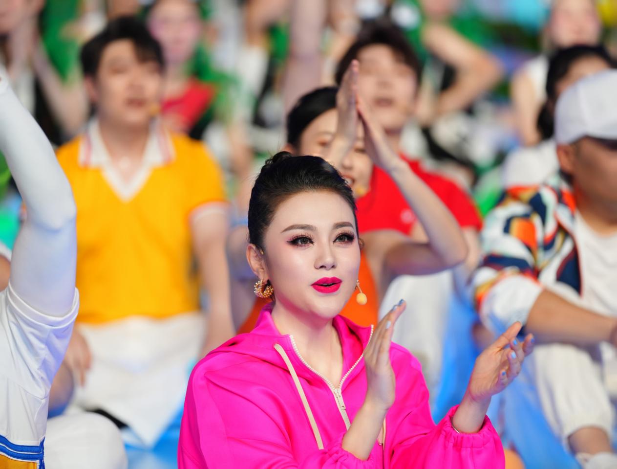 徐晶晶诠释"梦想"之声 唱响第31届世界大学生夏季运动会_成都_青年