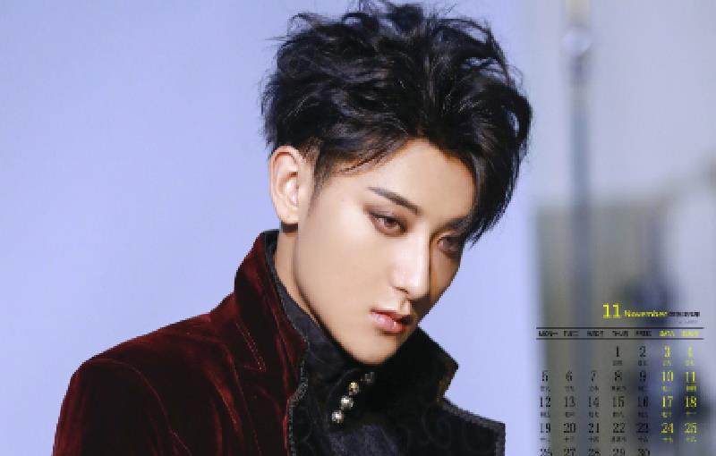 黄子韬又秀肌肉,肩膀纹身很显眼,曾经也是武术冠军_家人_时候_单身