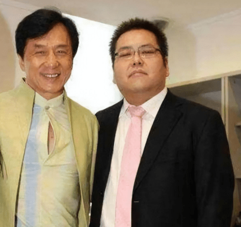 撞脸三星堆鼻孔朝天似猪鼻,被成龙做媒嫁煤老板_网友_李兆会_作品