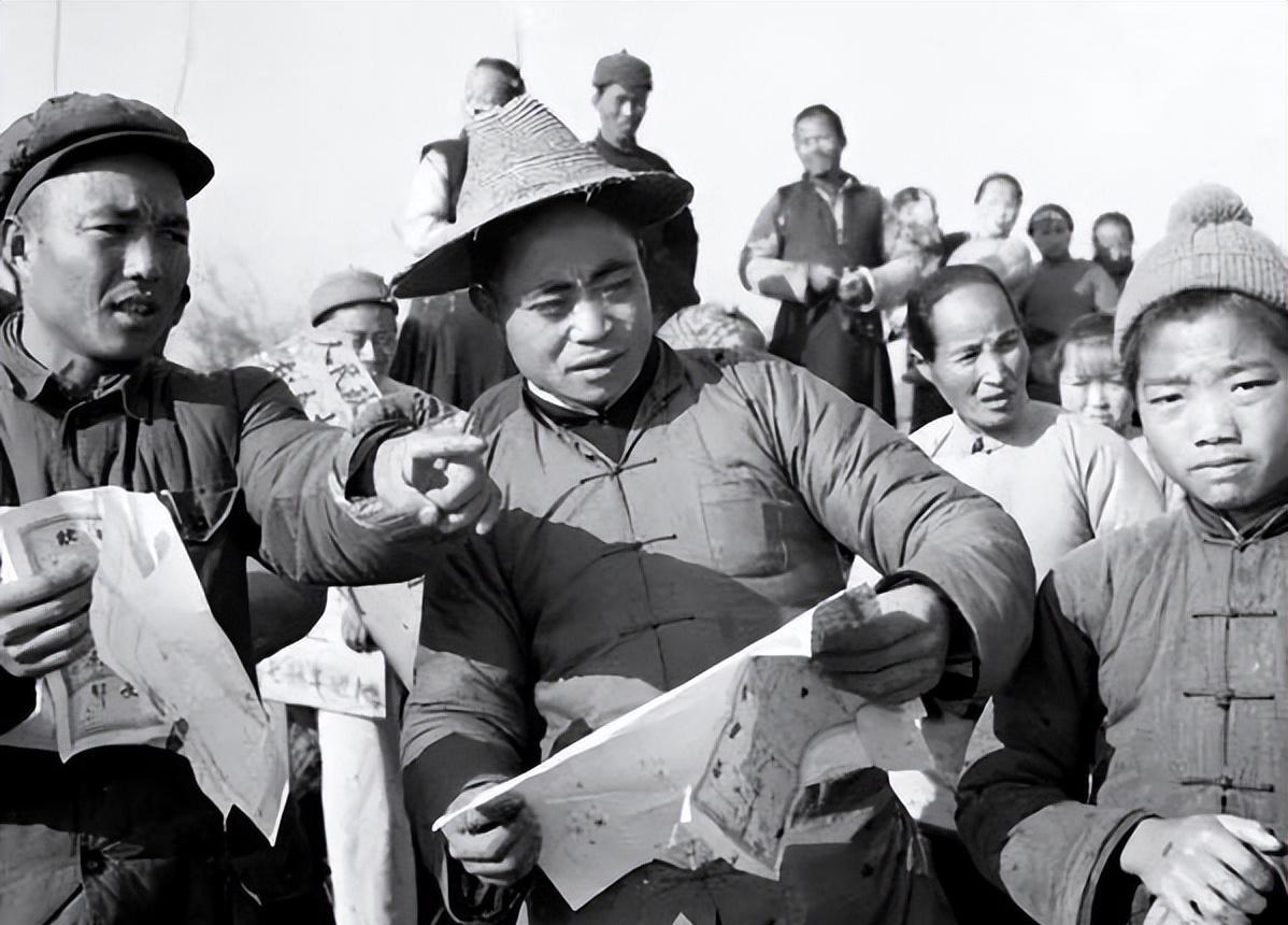 特务潜伏山村6年,骗过村干部当过劳模,因一张集体照片暴露身份_杨进兴